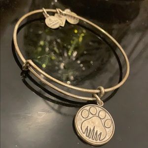 Alex and Ani Pawprint bracelet 🐾